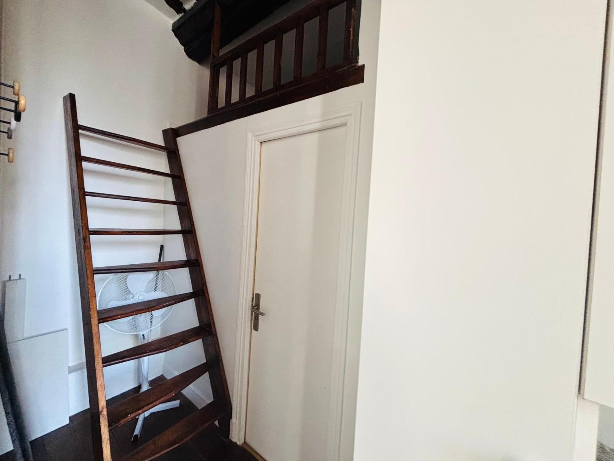 Spacious Loft In The Marais