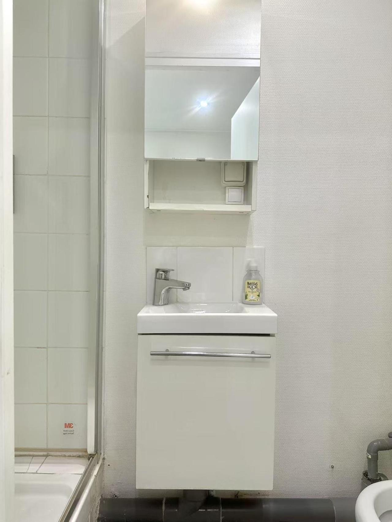 Stylish Steps From Montmartre In Clauzel Apartment *