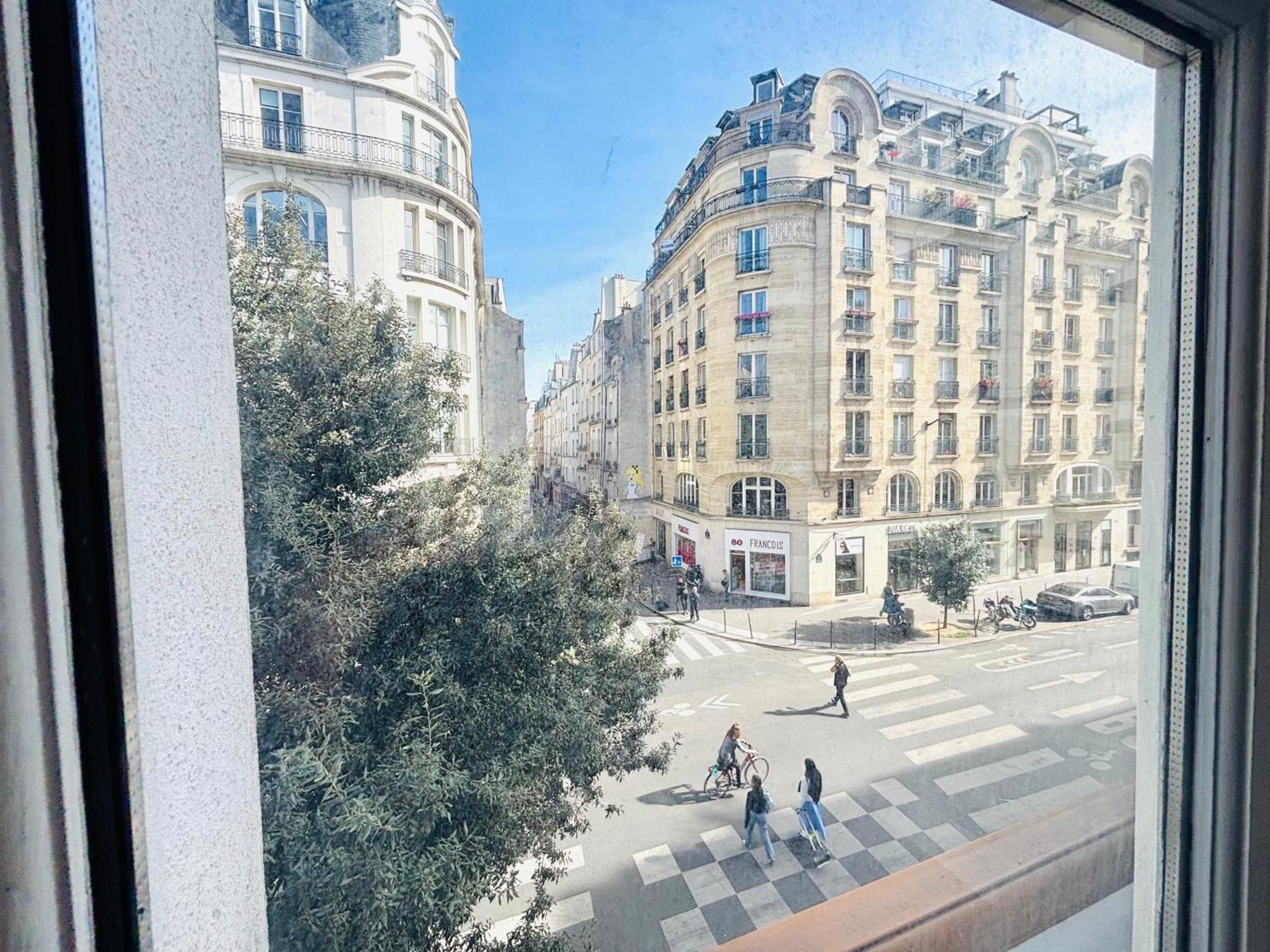 Apartment Spacious Loft In The Marais