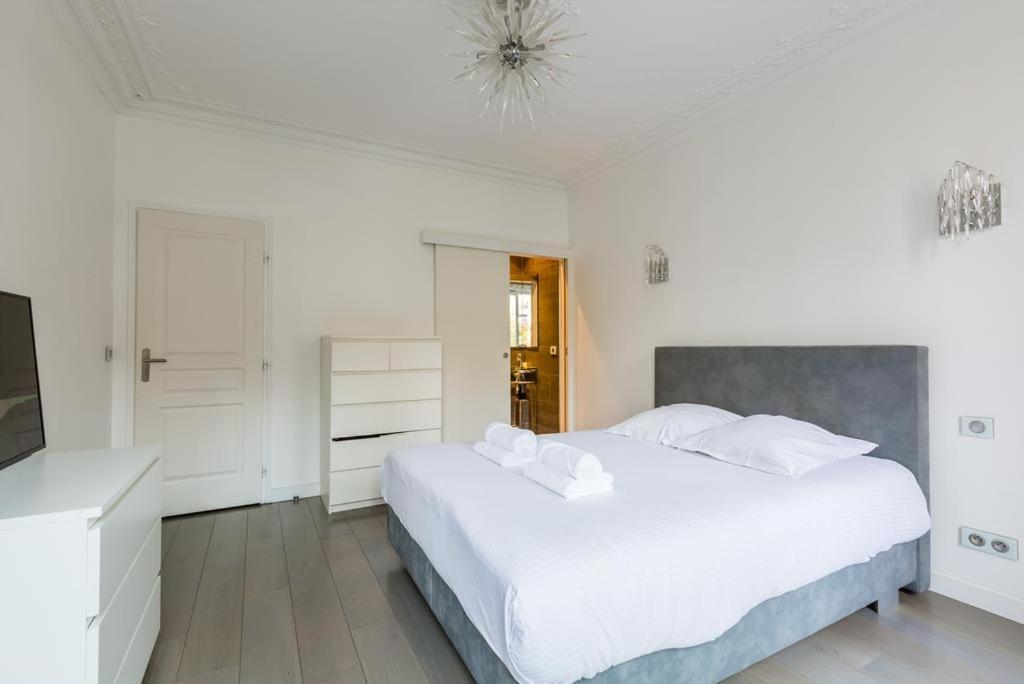 Elegant 3br Champs-elysees & Arc De Triomphe Apartment *