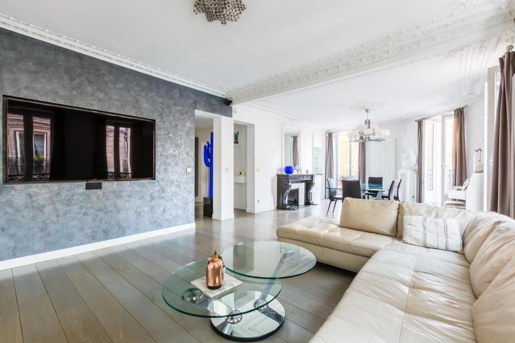 Elegant 3br Champs-elysees & Arc De Triomphe Apartment