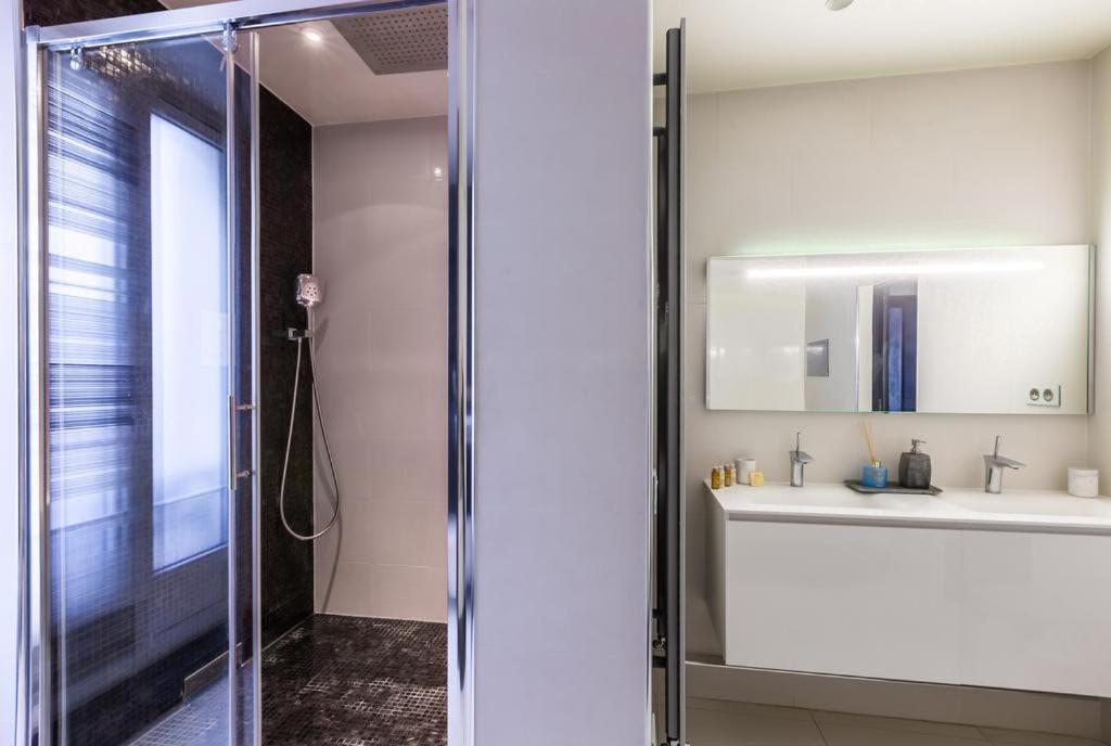 Appartement Elegant 3br Champs-elysees & Arc De Triomphe Paris