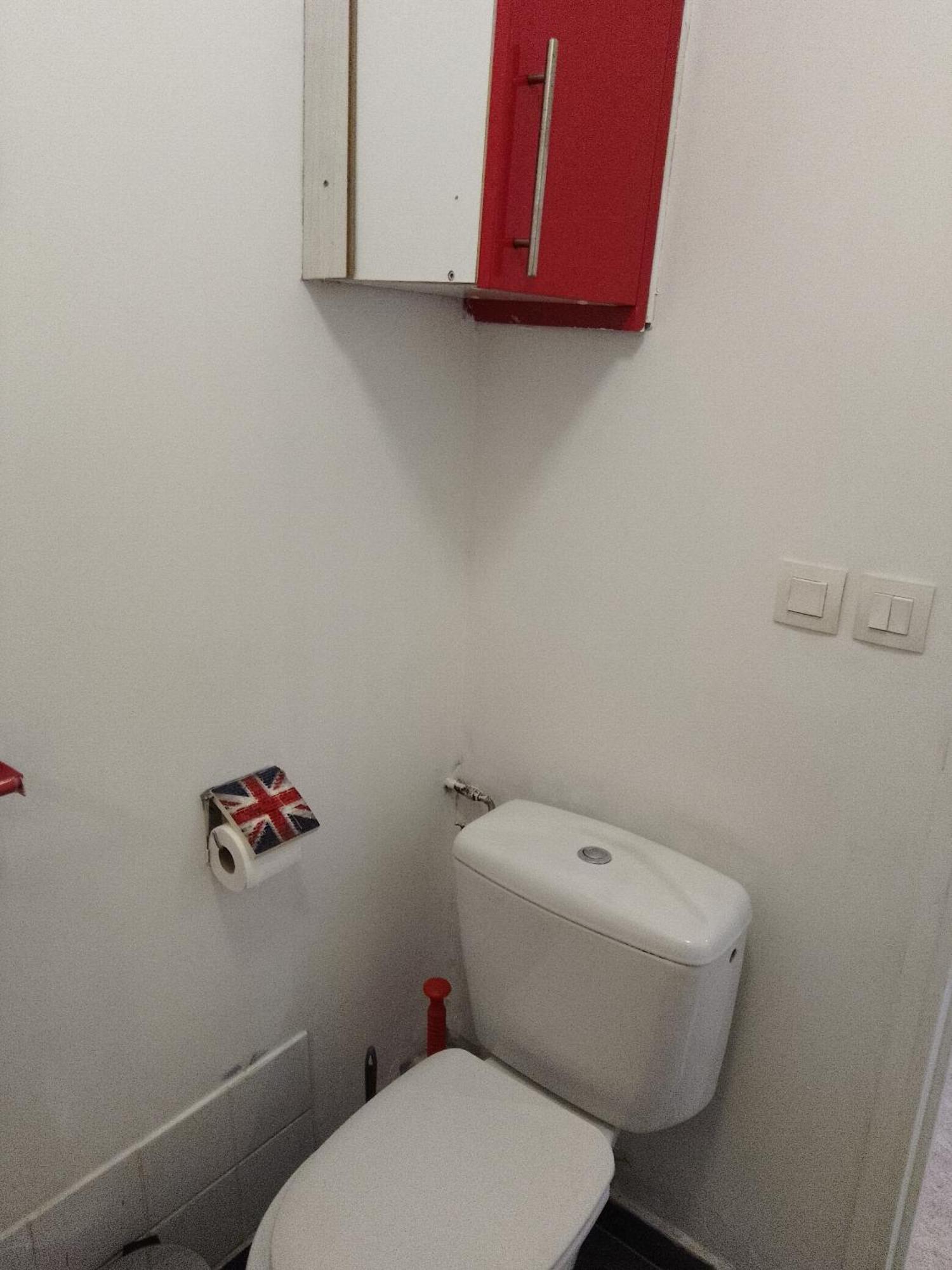 Appartement Guesthouse Familial Pour 2,3,4 Personnes De 44M2- Accessible Handic -Rez De Chaussee-Vues Sur Rue Et Patio Prive - Sejour, Chambre Separee-Cuisine,Salle De Bain,Lit Double Et Canape-Lit 2Pers-Entree De La Rue Berzelius-5 Minutes Du Metro Brochant-Lig Paris