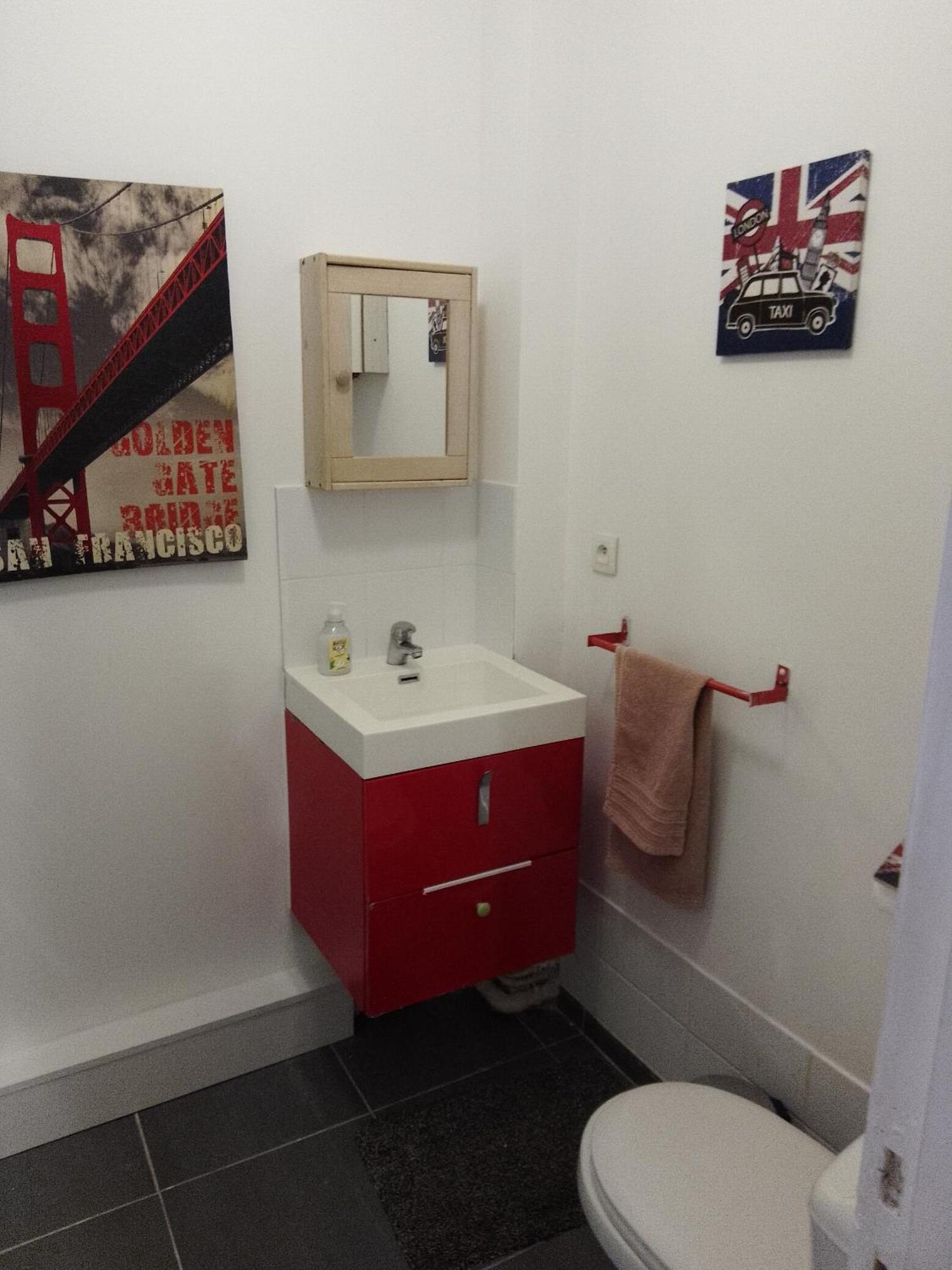 Guesthouse Familial Pour 2,3,4 Personnes De 44M2- Accessible Handic -Rez De Chaussee-Vues Sur Rue Et Patio Prive - Sejour, Chambre Separee-Cuisine,Salle De Bain,Lit Double Et Canape-Lit 2Pers-Entree De La Rue Berzelius-5 Minutes Du Metro Brochant-Lig