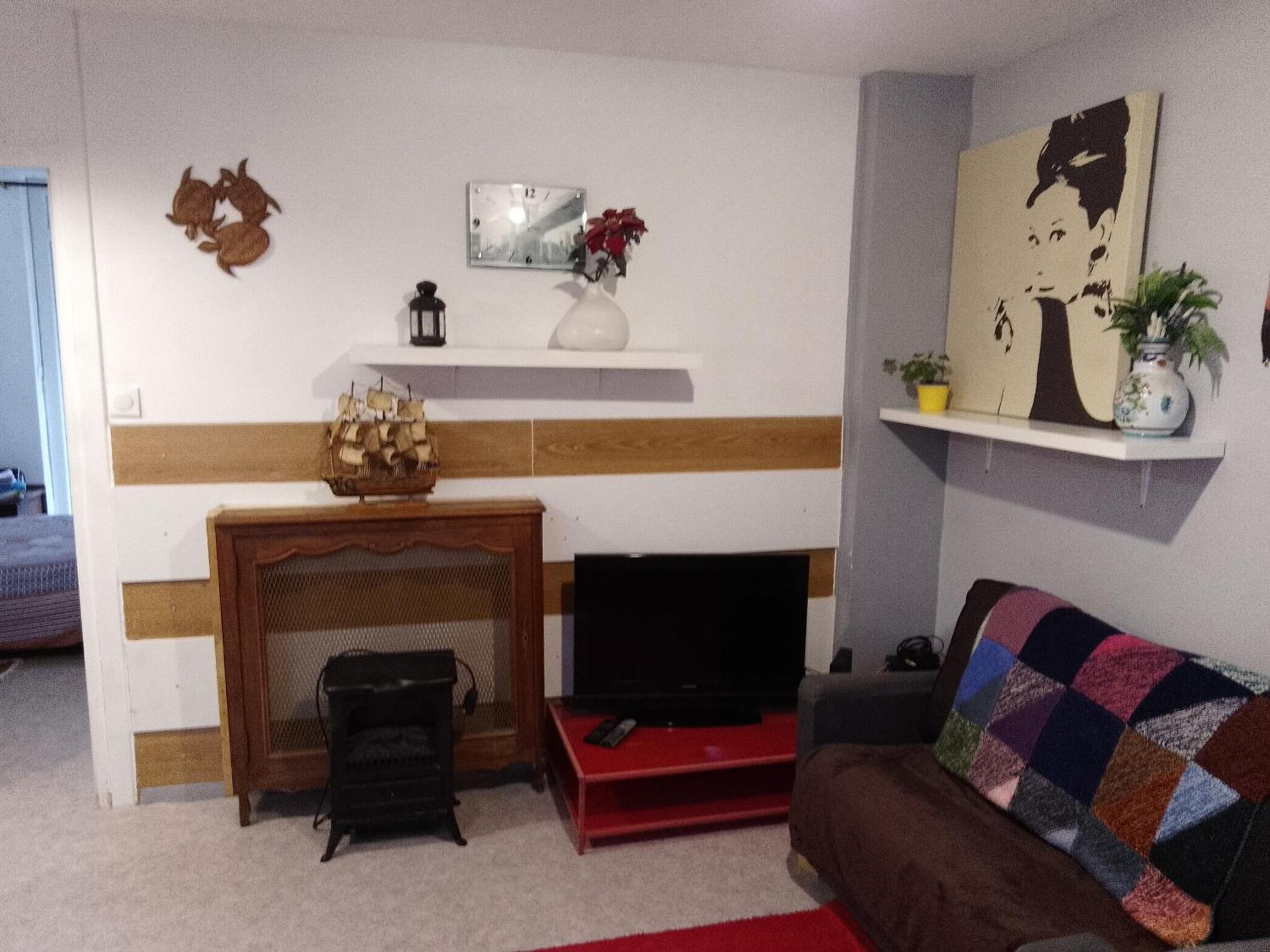 Guesthouse Familial Pour 2,3,4 Personnes De 44M2- Accessible Handic -Rez De Chaussee-Vues Sur Rue Et Patio Prive - Sejour, Chambre Separee-Cuisine,Salle De Bain,Lit Double Et Canape-Lit 2Pers-Entree De La Rue Berzelius-5 Minutes Du Metro Brochant-Lig