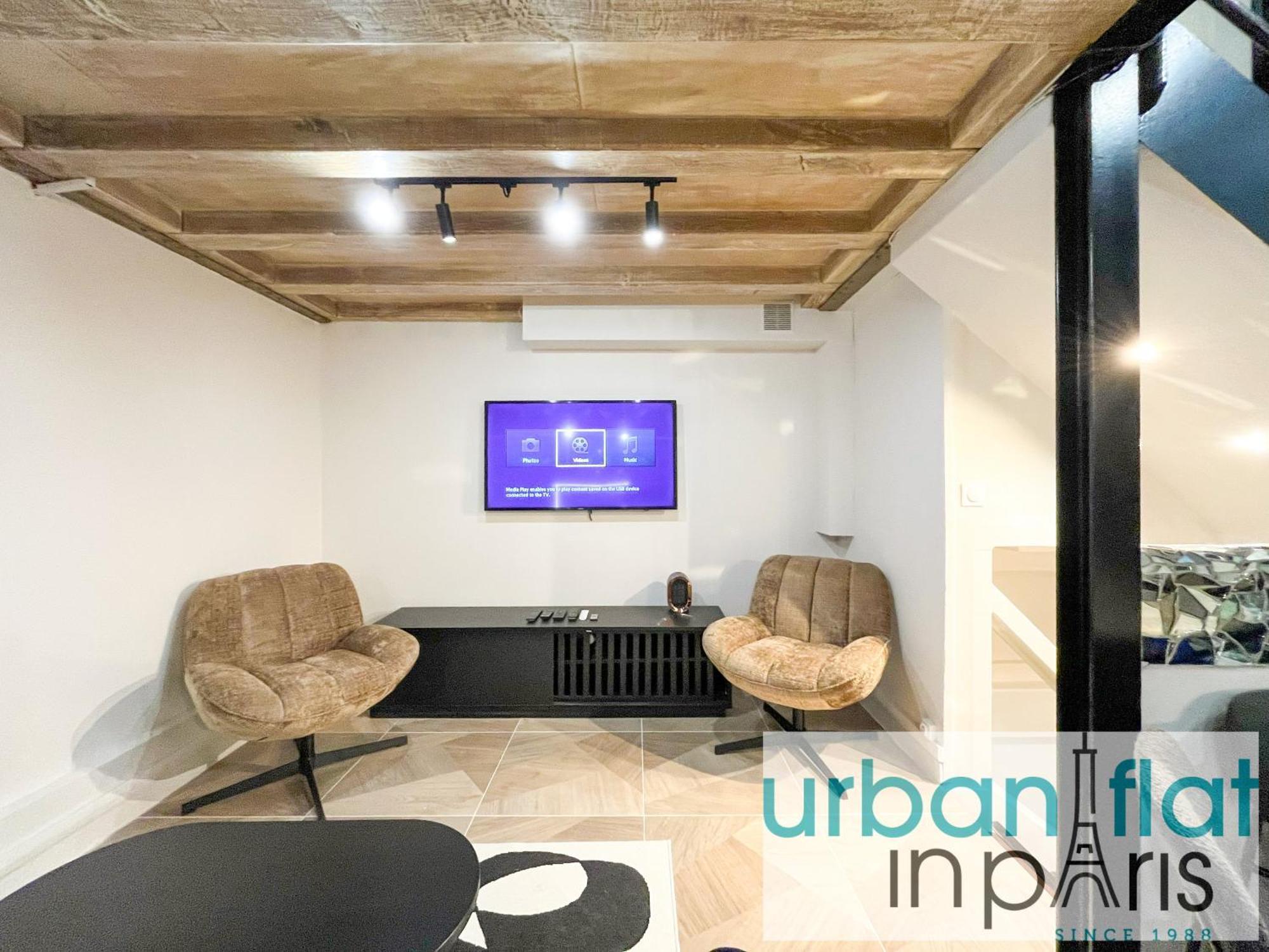 Urban Flat 09 - Stylish Triplex Champs-elysees Apartment