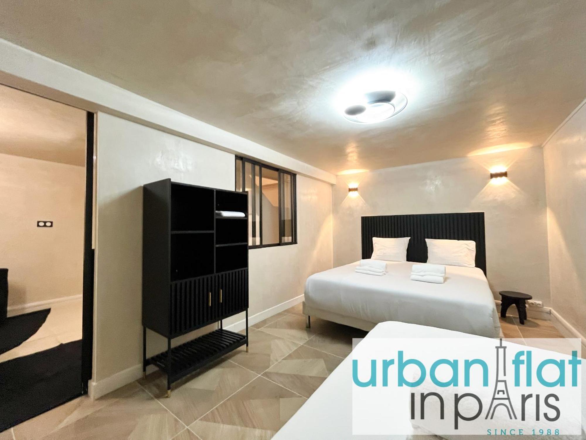Urban Flat 09 - Stylish Triplex Champs-elysees *