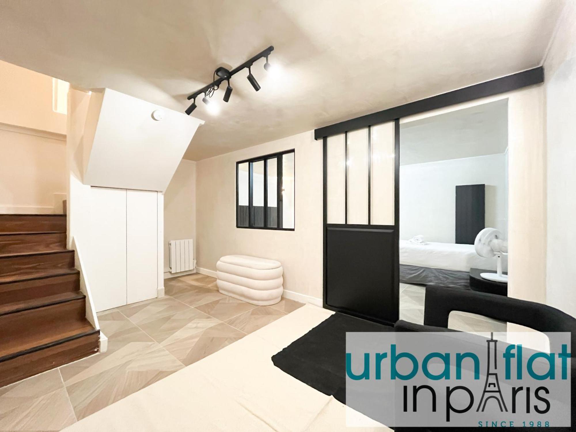 Urban Flat 09 - Stylish Triplex Champs-elysees *