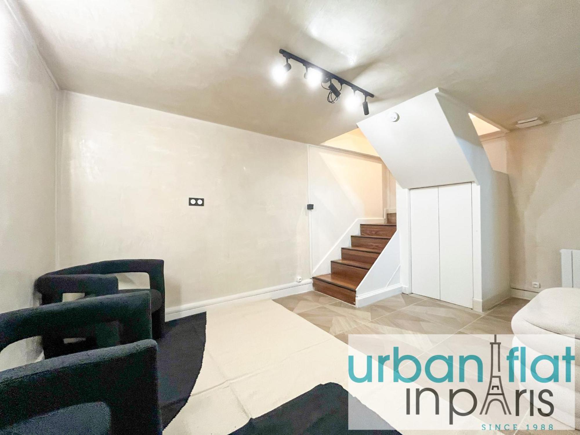 Urban Flat 09 - Stylish Triplex Champs-elysees Apartment