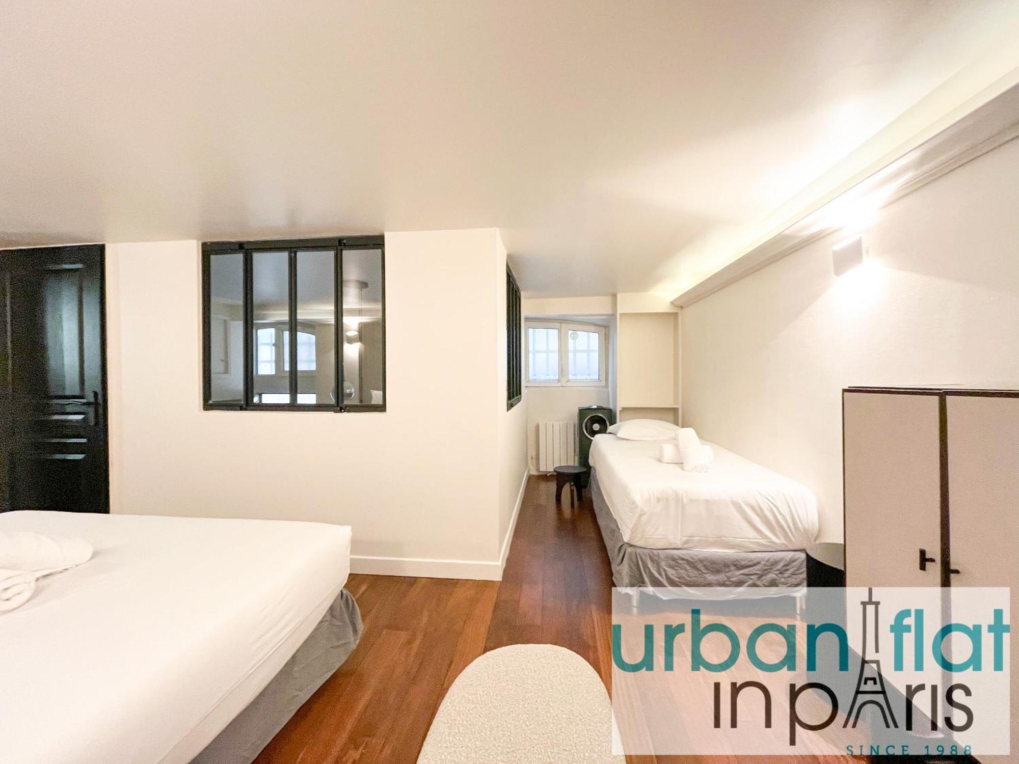 Urban Flat 09 - Stylish Triplex Champs-elysees Apartment Paris