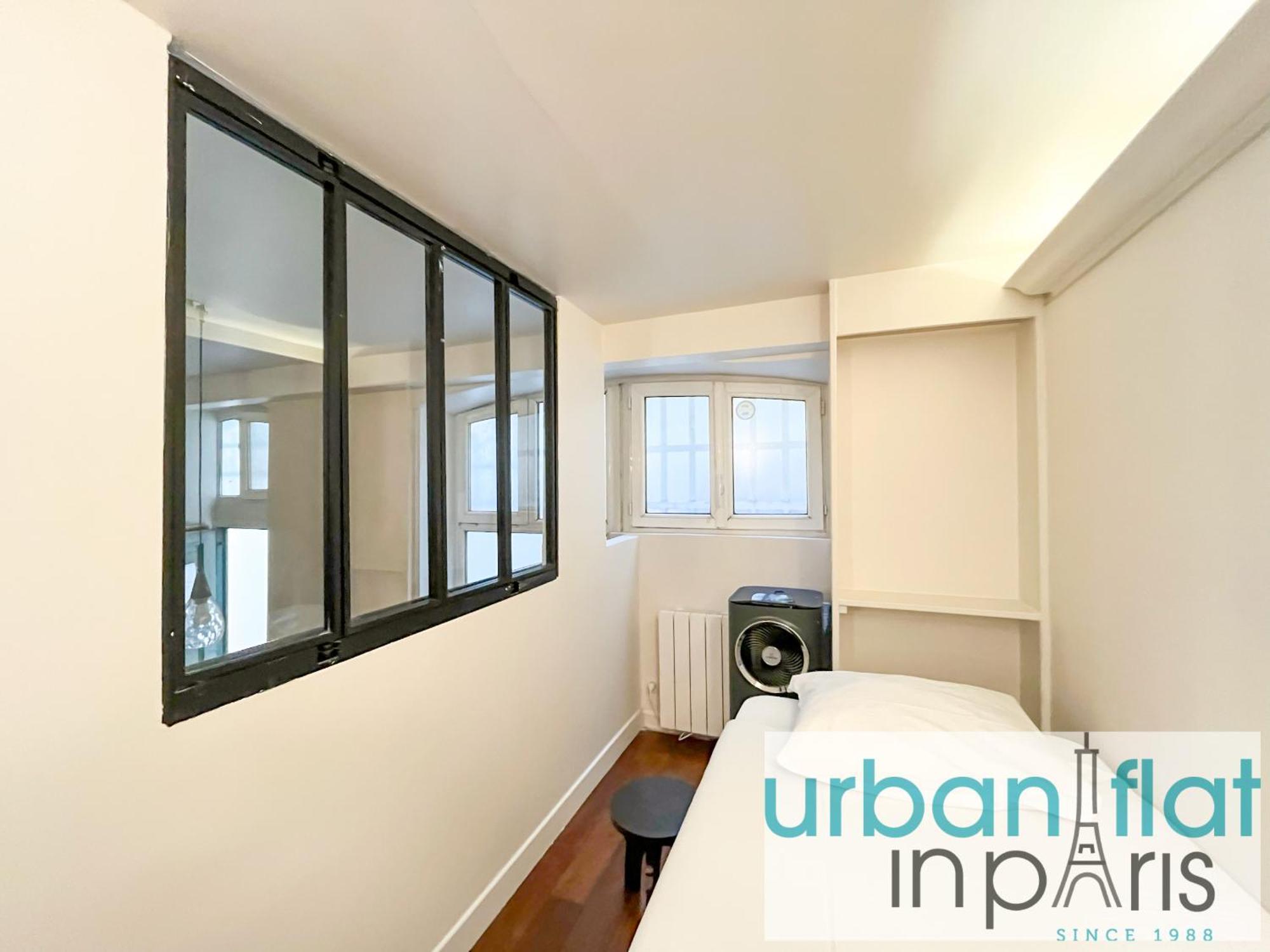 Urban Flat 09 - Stylish Triplex Champs-elysees *