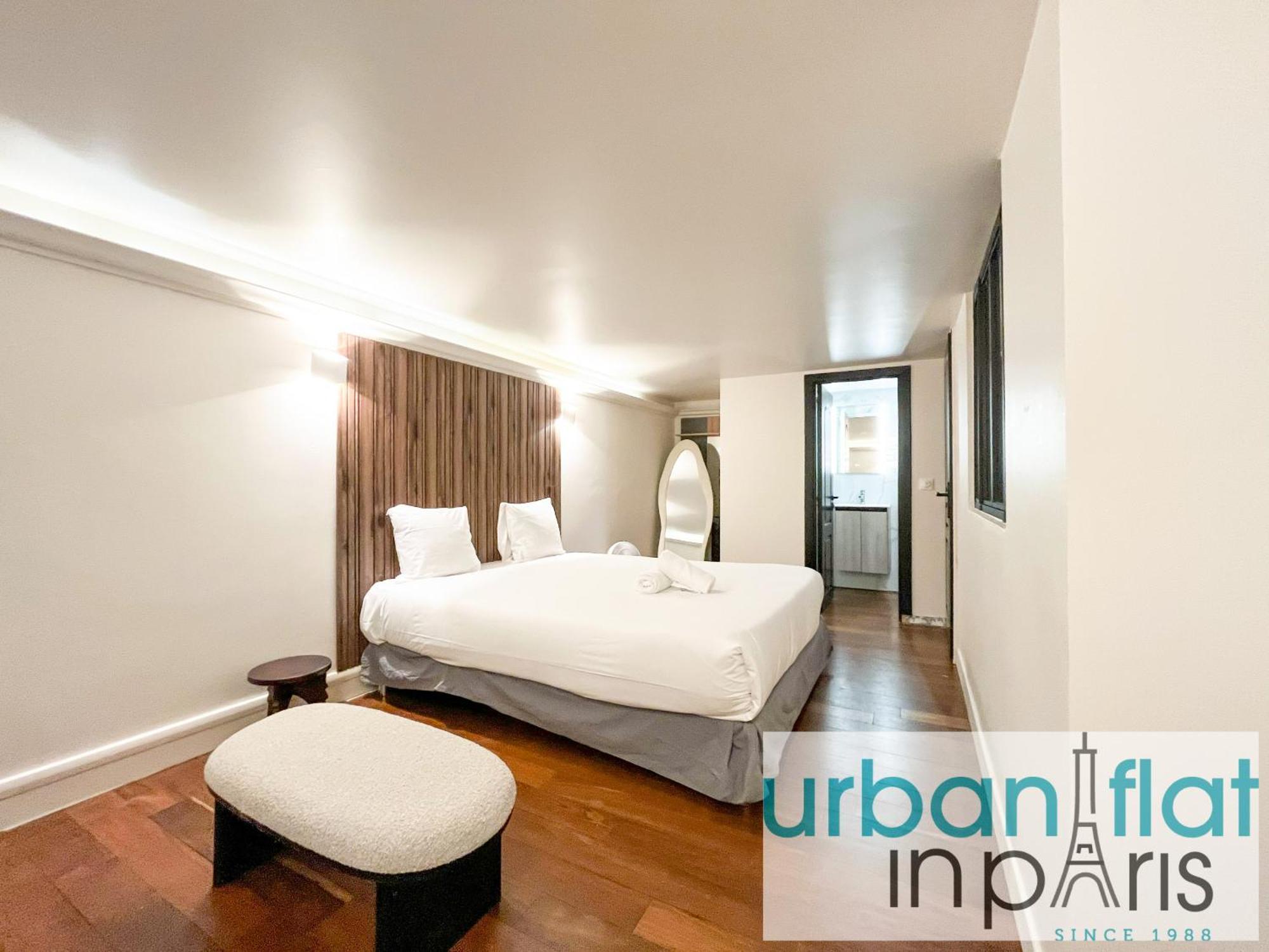 Urban Flat 09 - Stylish Triplex Champs-elysees Paris
