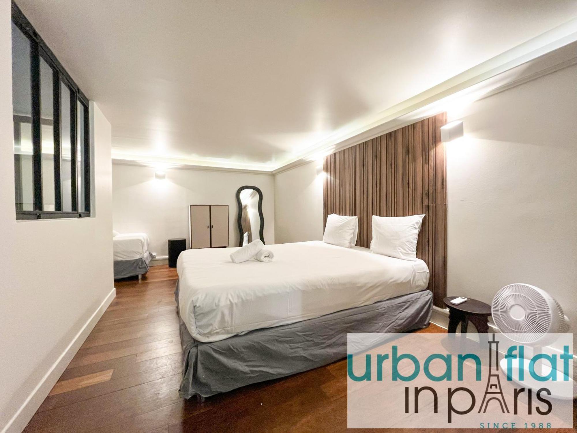 Urban Flat 09 - Stylish Triplex Champs-elysees * Paris