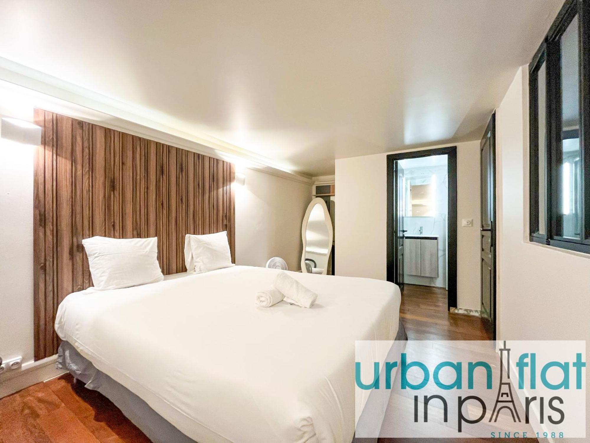 Urban Flat 09 - Stylish Triplex Champs-elysees Apartment Paris