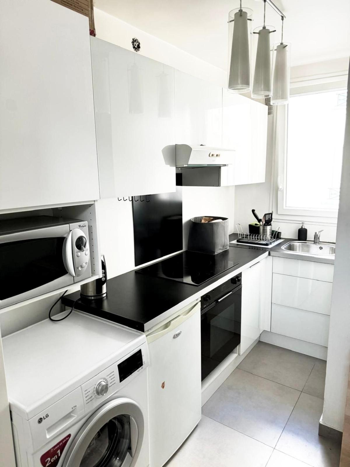 Elegant Area And Center Of Apartment Paris