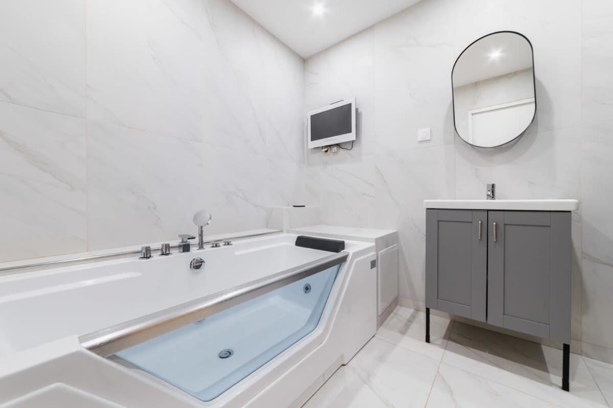 Prive A Domicile - Sauna Elegance A 17 Apartment *