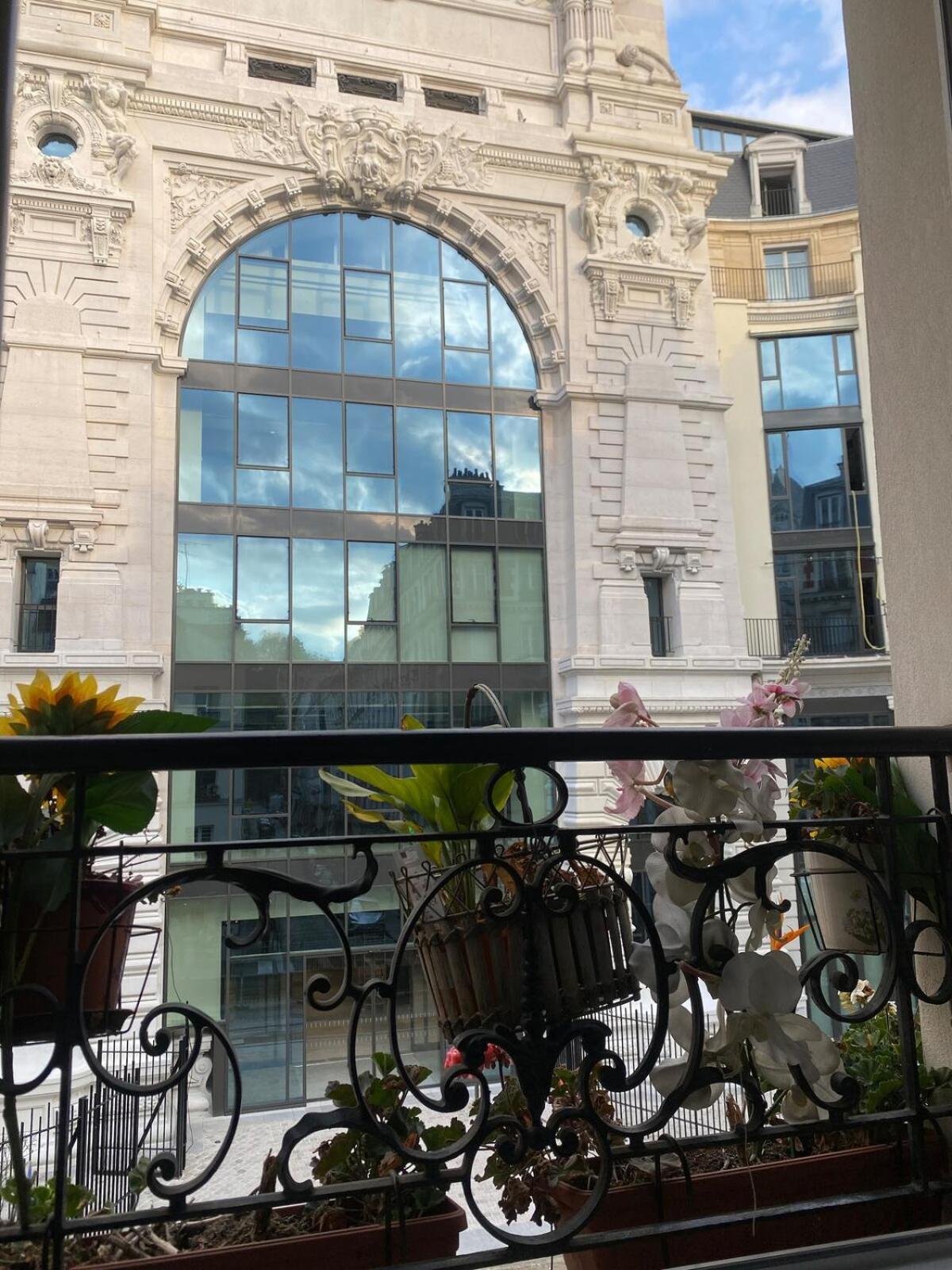 Au Coeur De Montmartre Apartment