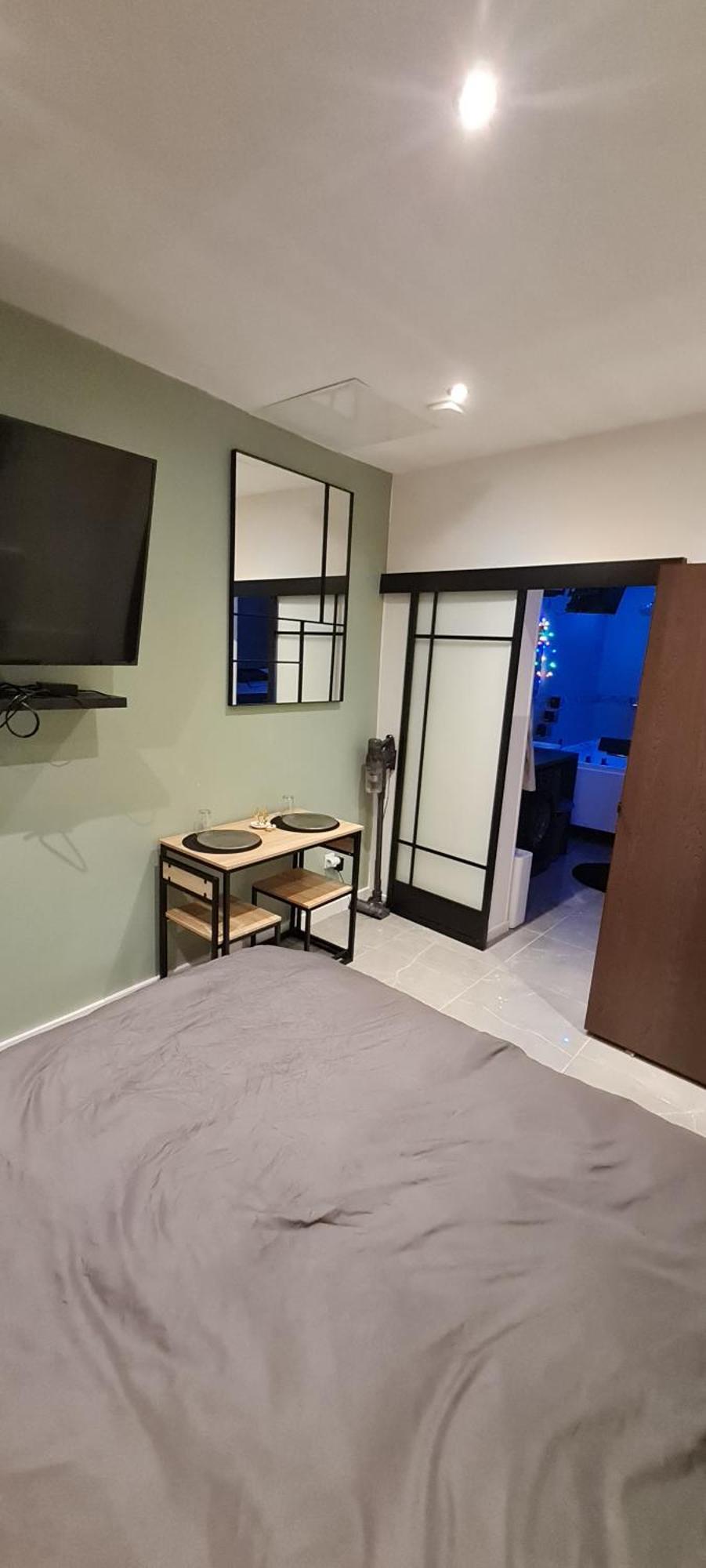 In With Jaccuzzi Apartment *