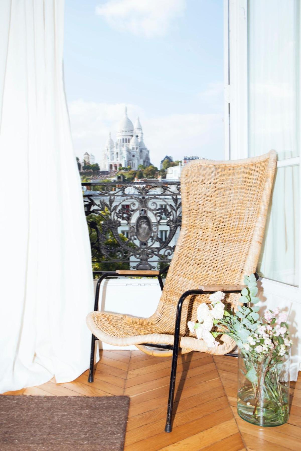 L'atelier 35 With View Of Montmartre