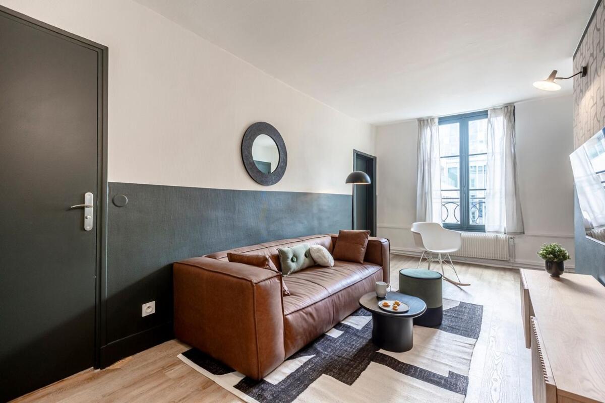 Apartment 42#opera #louvre #paris02 #2bedrooms #ac Paris