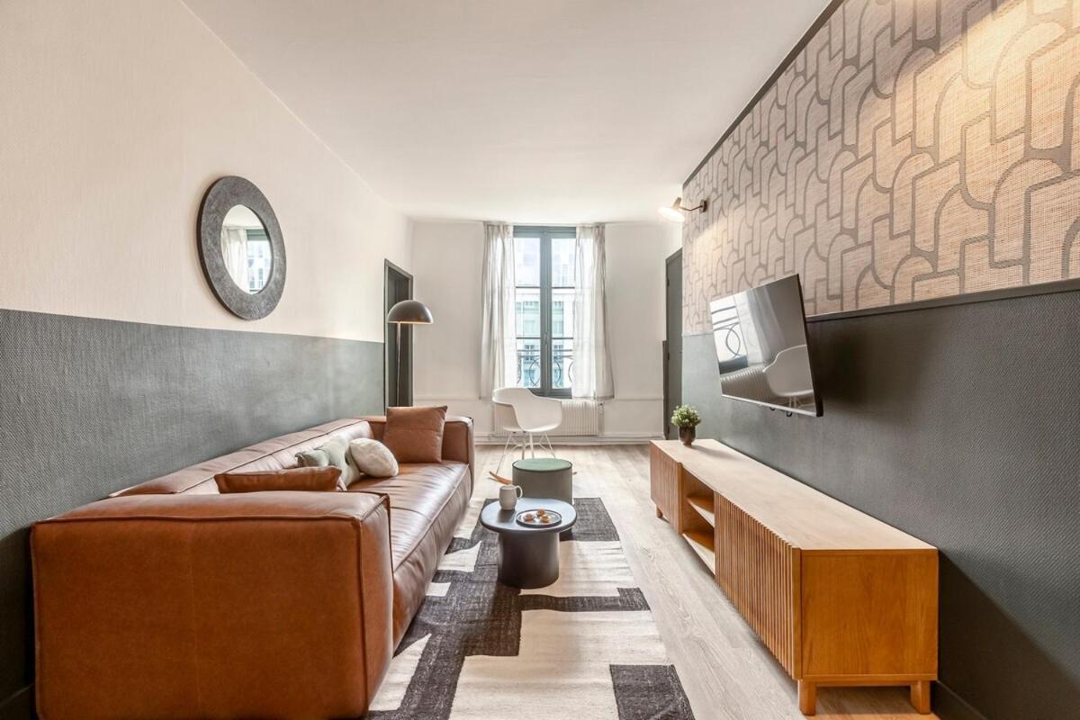 Apartment 42#opera #louvre #paris02 #2bedrooms #ac *