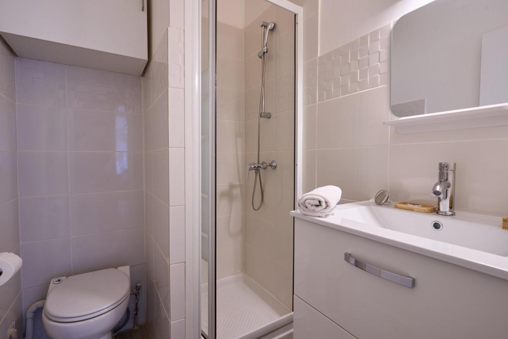 Apartment Bright 1br Parisian Retreat Italy Square | By Airnest