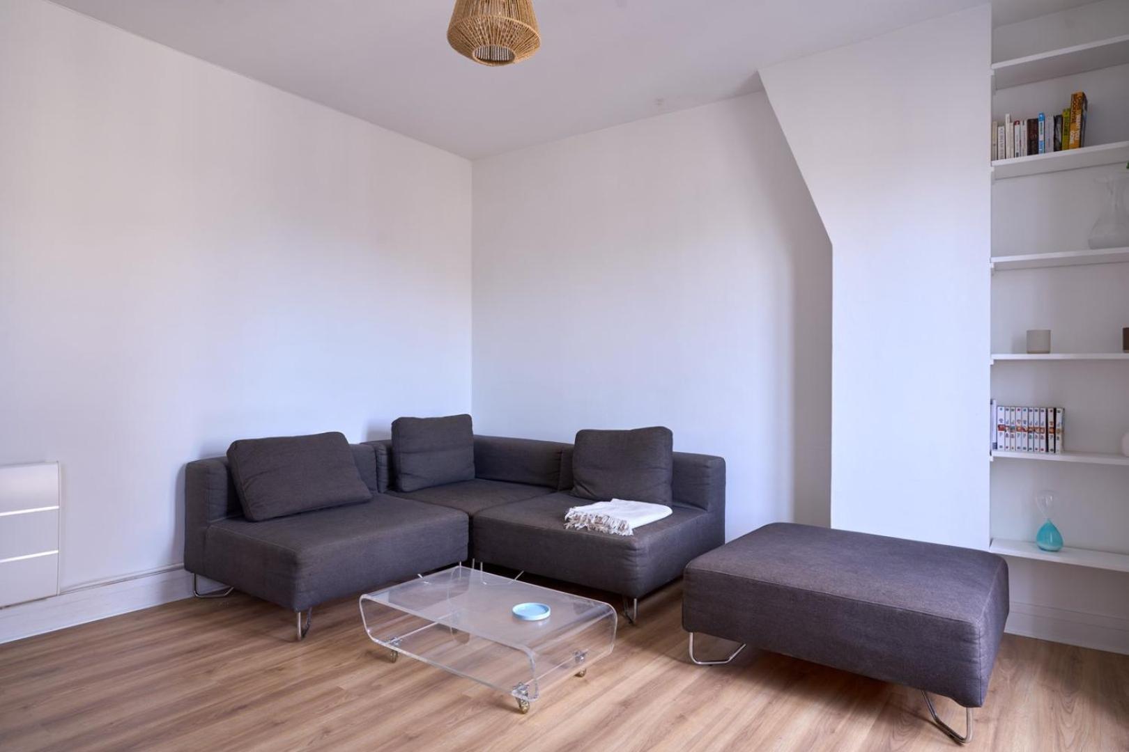 Bright 1br Parisian Retreat Italy Square | By Airnest Apartment