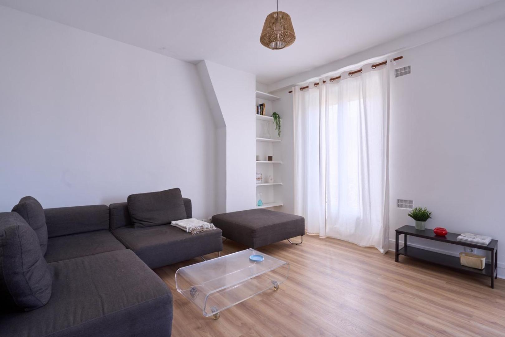 Bright 1br Parisian Retreat Italy Square | By Airnest Apartment *