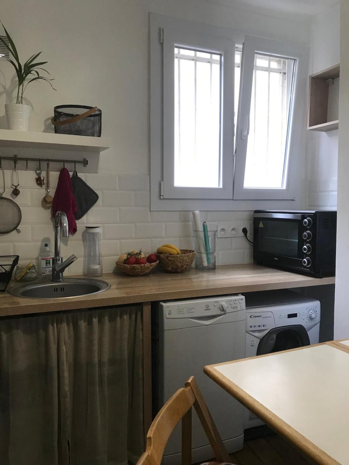 Apartment Charming 3-room Apartment, Center Paris