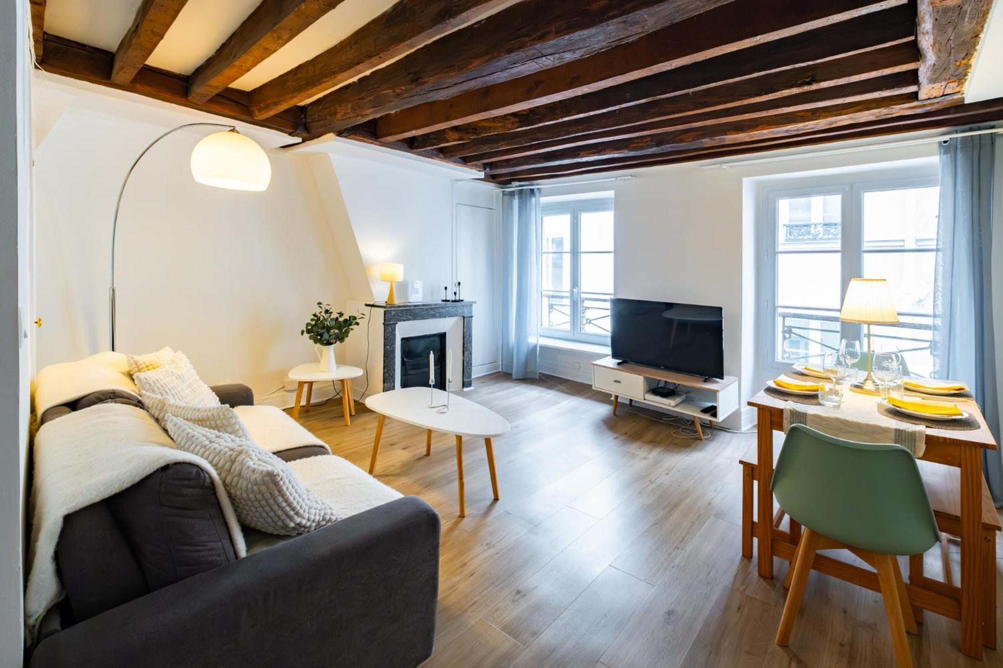 Typique Au Coeur Du Marais Apartment