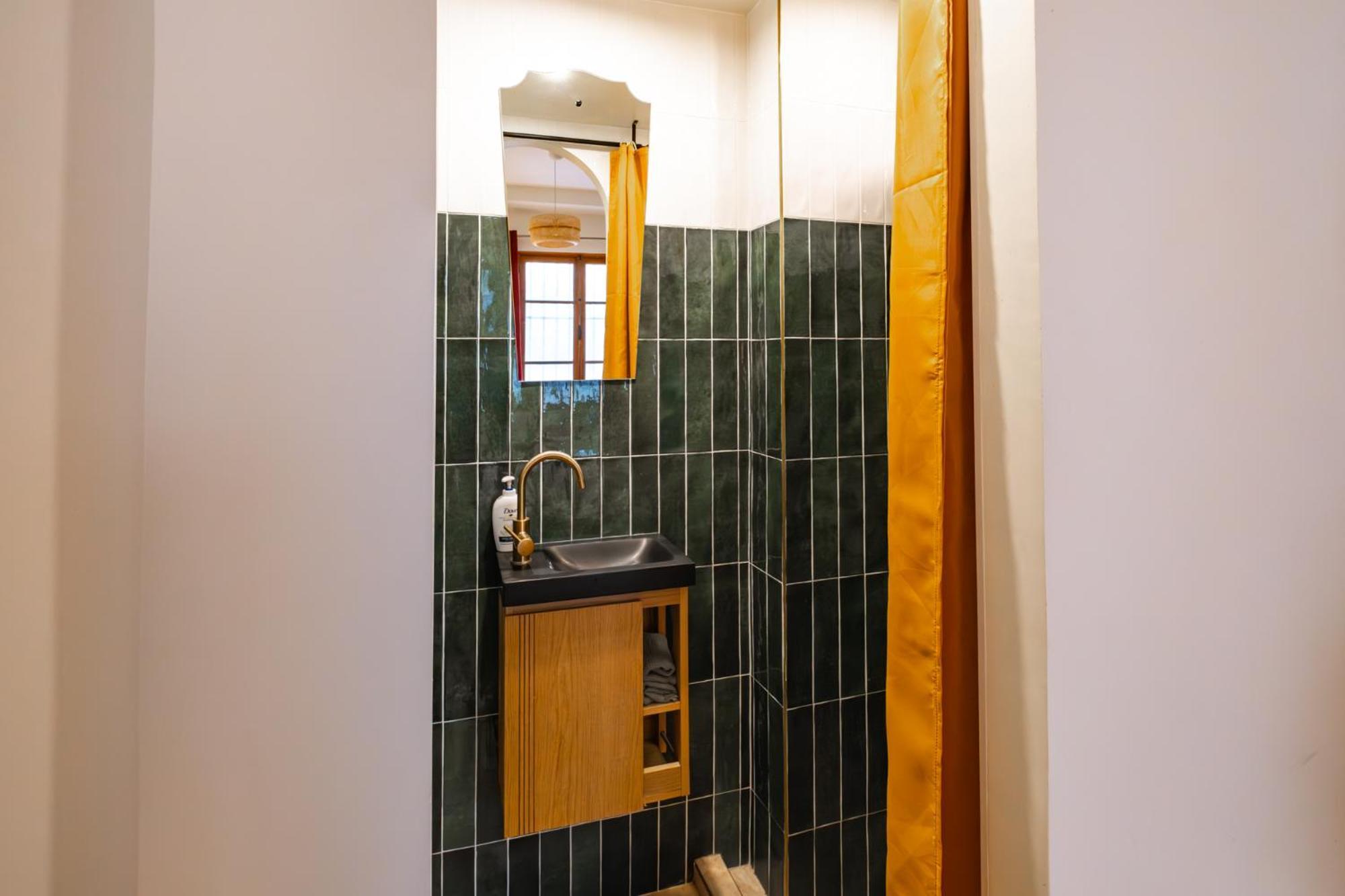 Modern Place In Sacre-coeur Apartment