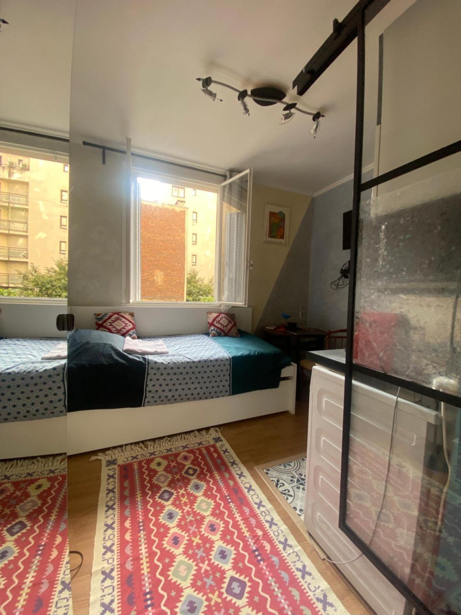 Charming Arty Apartment