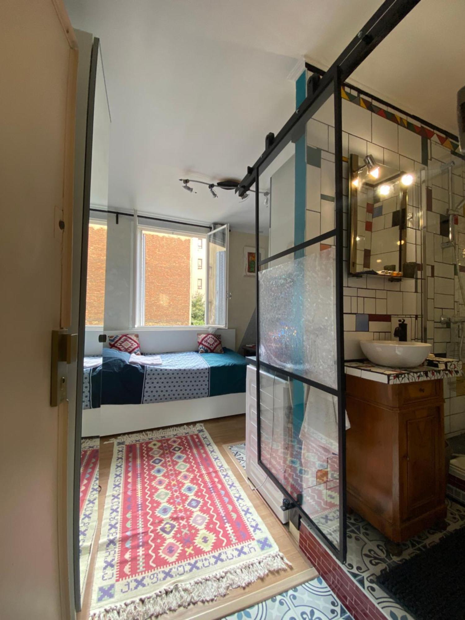 Apartment Charming Arty Paris