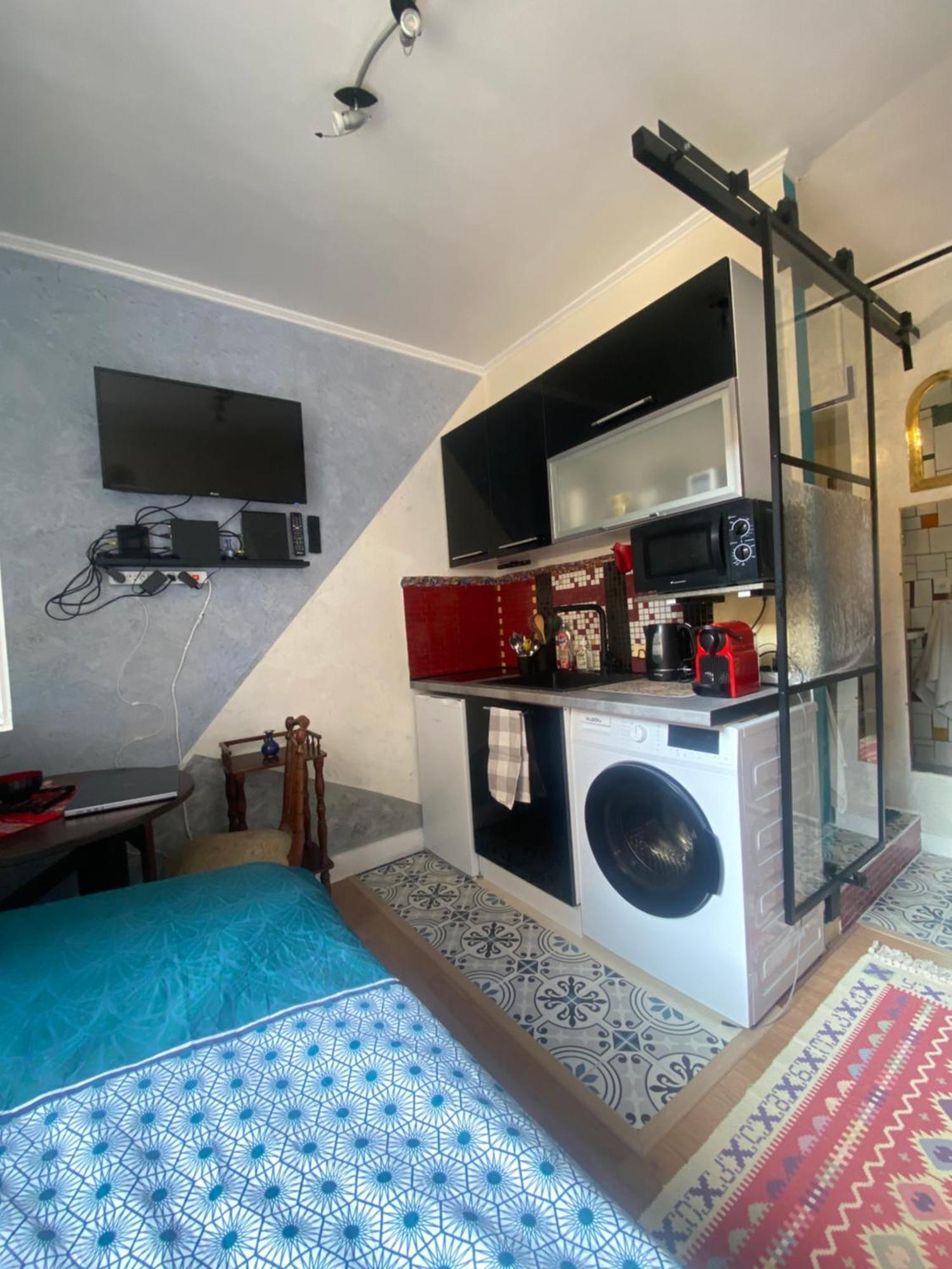 Charming Arty Apartment Paris
