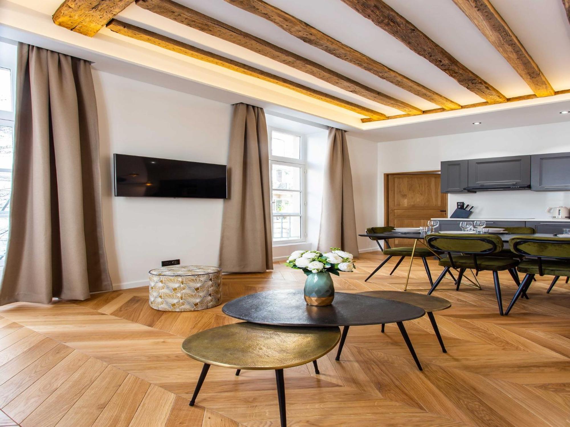 Magnificent - 2br 6p - Le Marais Apartment