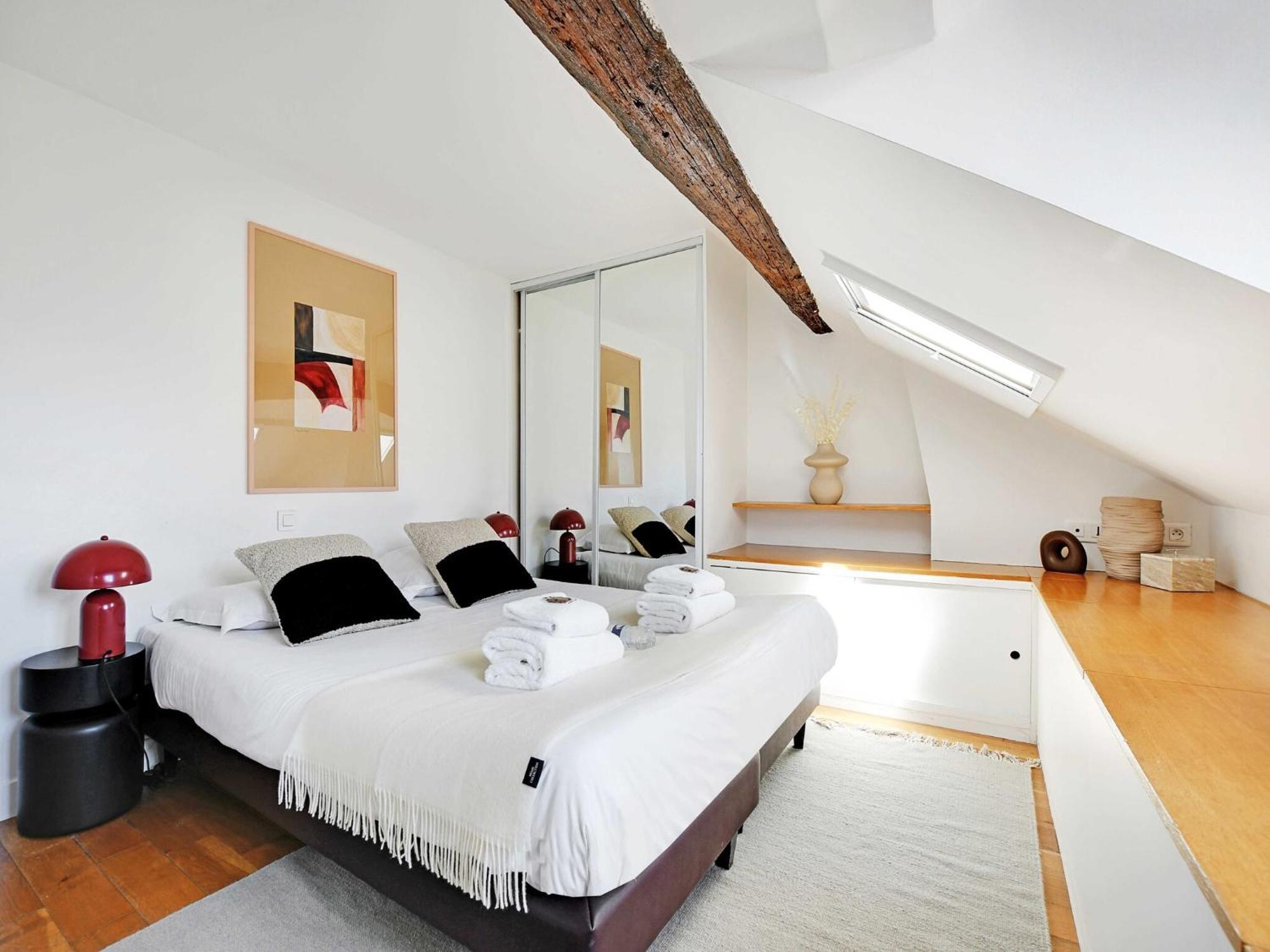 Spacious Duplex - 2br 6p - Le Marais Apartment *