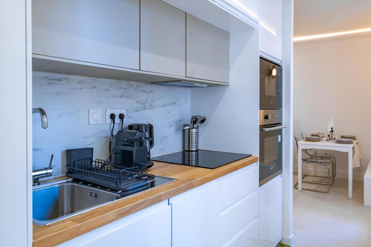 Apartment Haussmann - Champs-elysees Paris