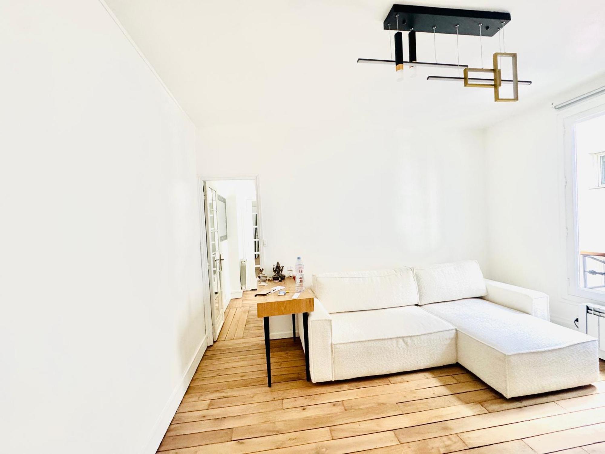 Elegant Area And Center Of Apartment Paris