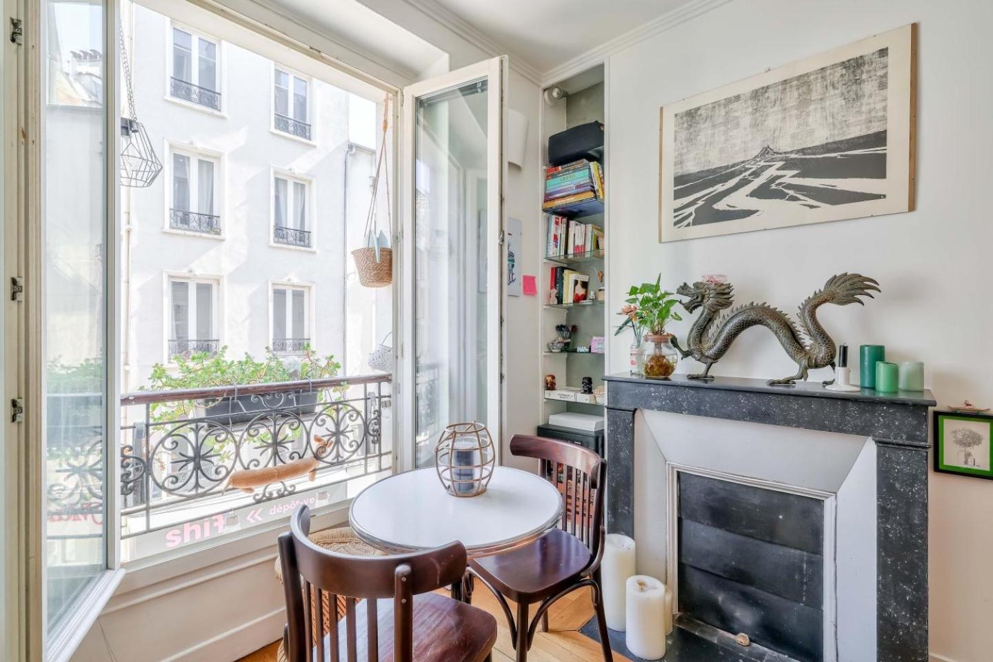Apartment Lovely 1br Flat Near Voltaire Metro Station