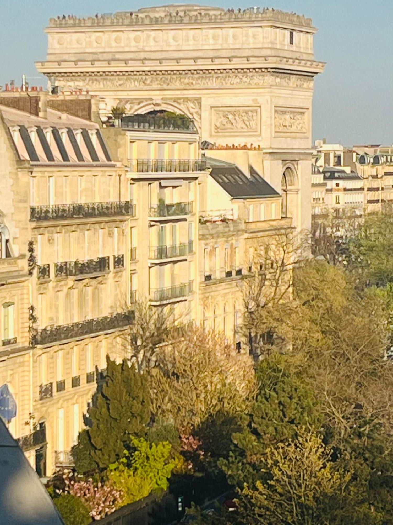 Place Equipe Au Coeur De Avec Vue Sur L'arc De Triomphe Et La Tour Eiffel Homestay *