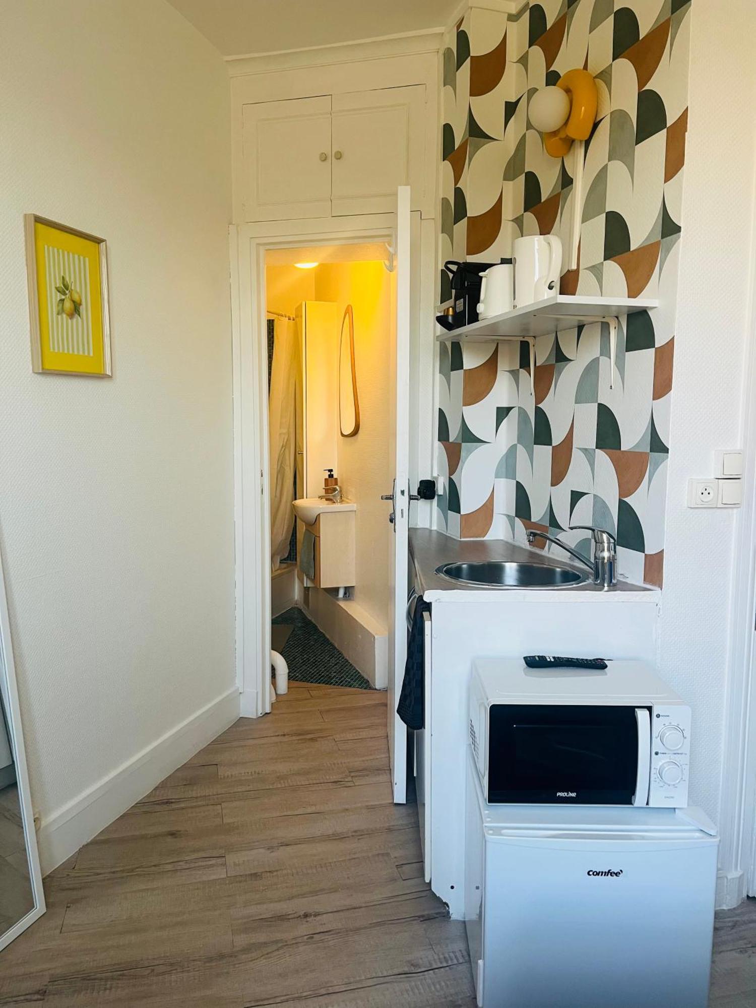 Place Equipe Au Coeur De Avec Vue Sur L'arc De Triomphe Et La Tour Eiffel Homestay Paris