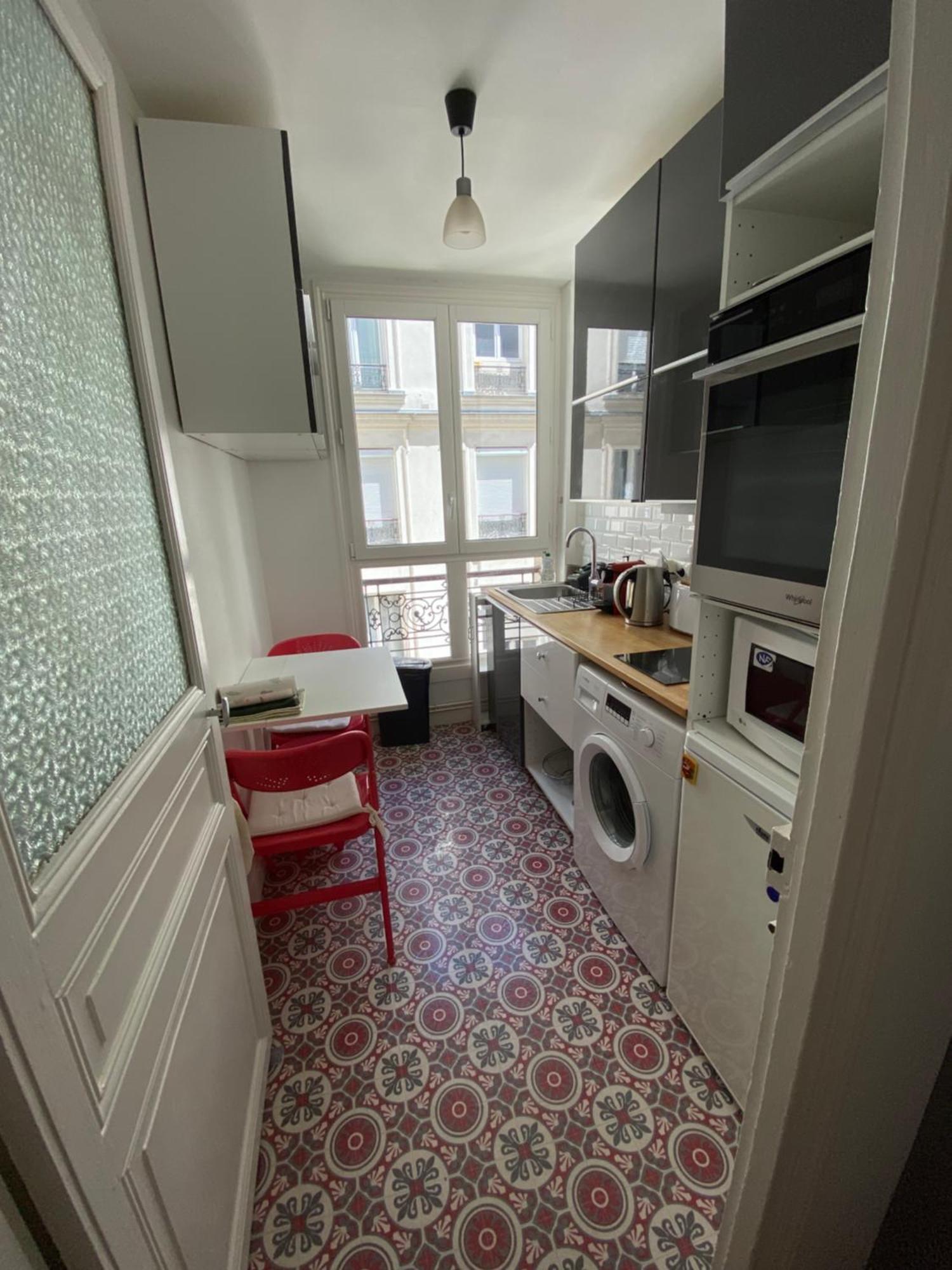 Apartamento Charming Close To Emily's Spots In