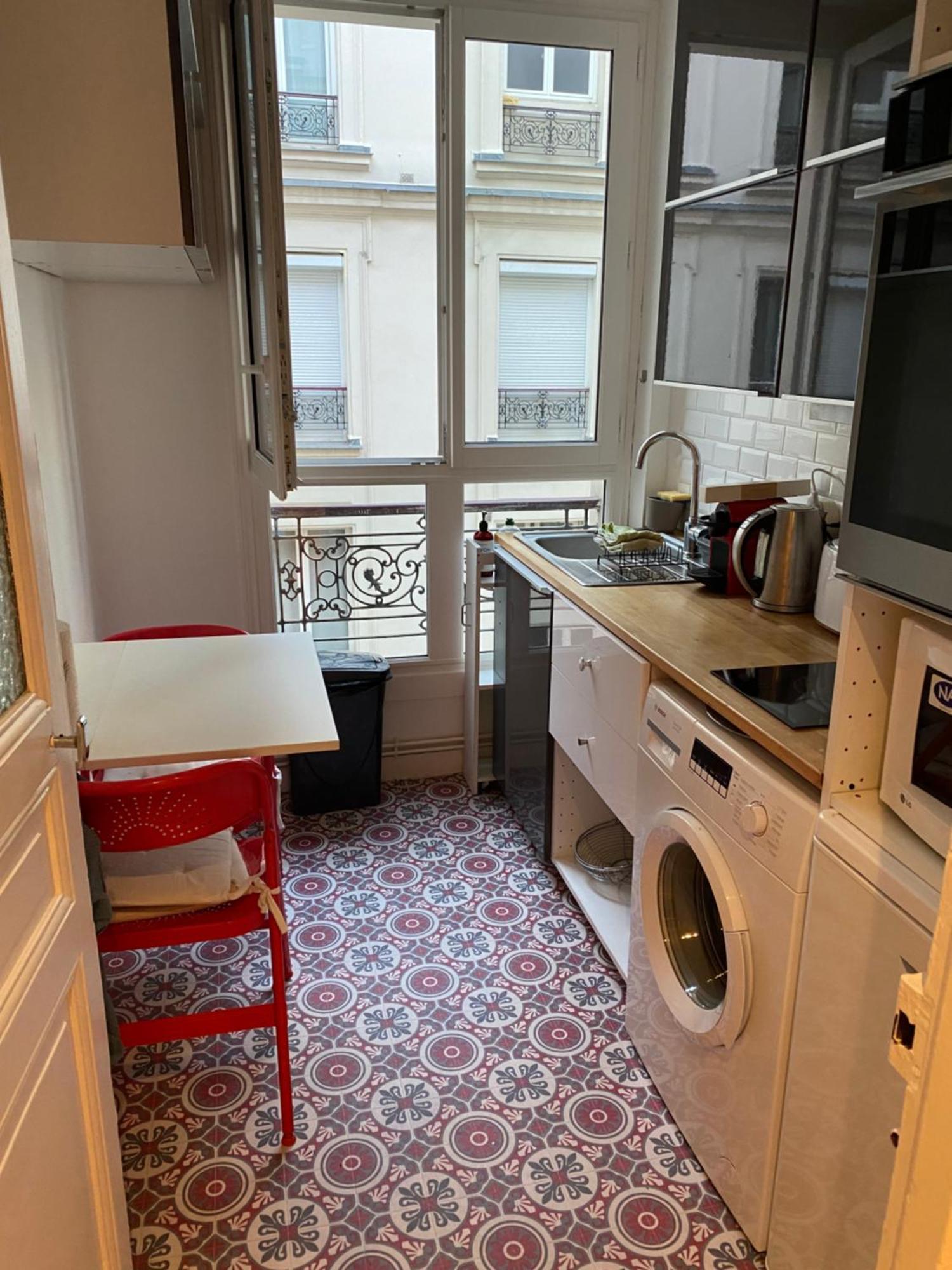 Charming Close To Emily's Spots In * Paris