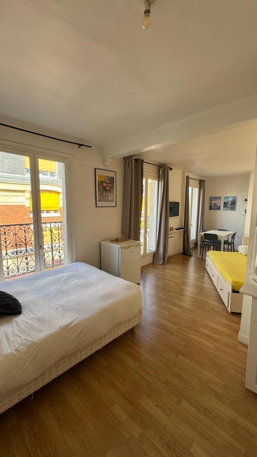 Apparemment A Paris