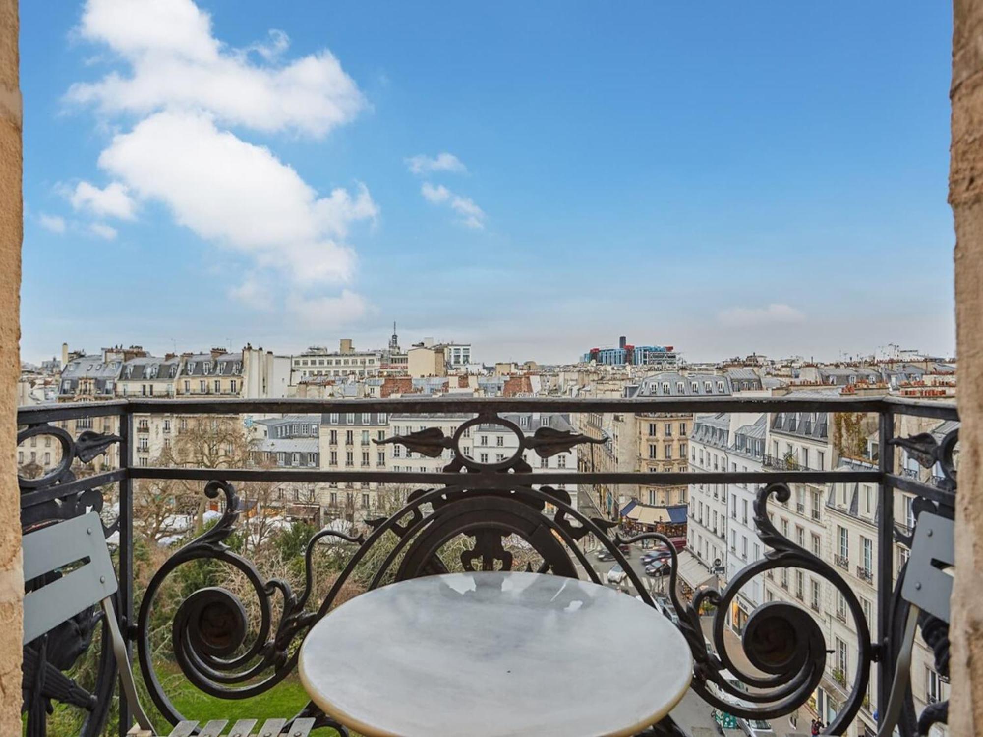 Sublime Center Of Le Marais Paris