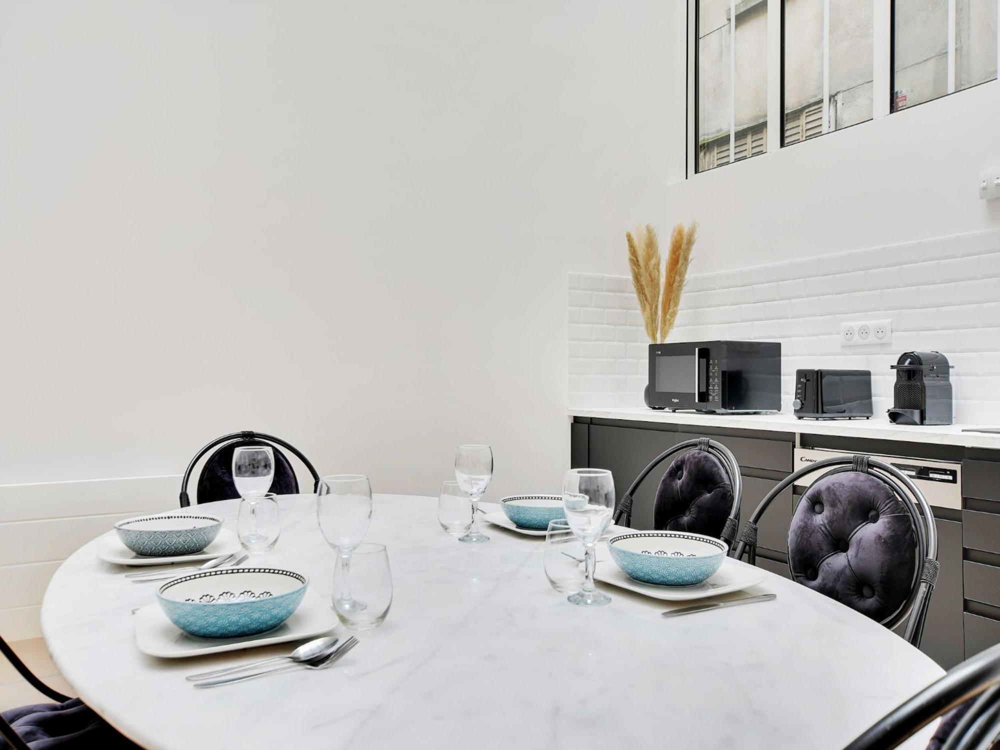 Authentique - 1br- 2p- Voltaire Apartment