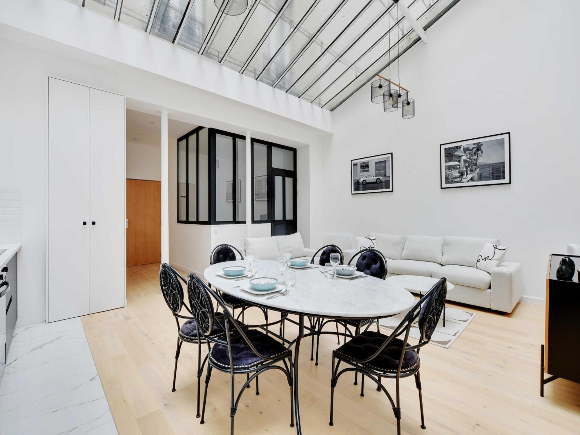 Apartment Authentique - 1br- 2p- Voltaire *