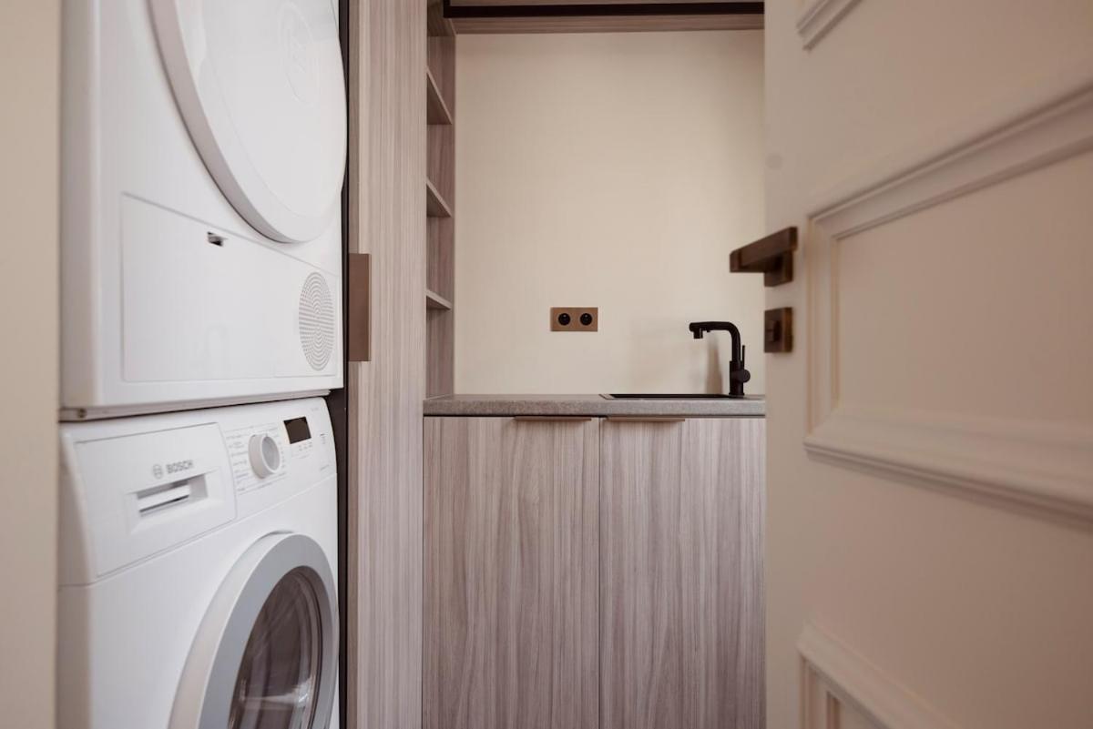 Stylish Triplex With Amazing Terrace Near Louvre Apartment Paris