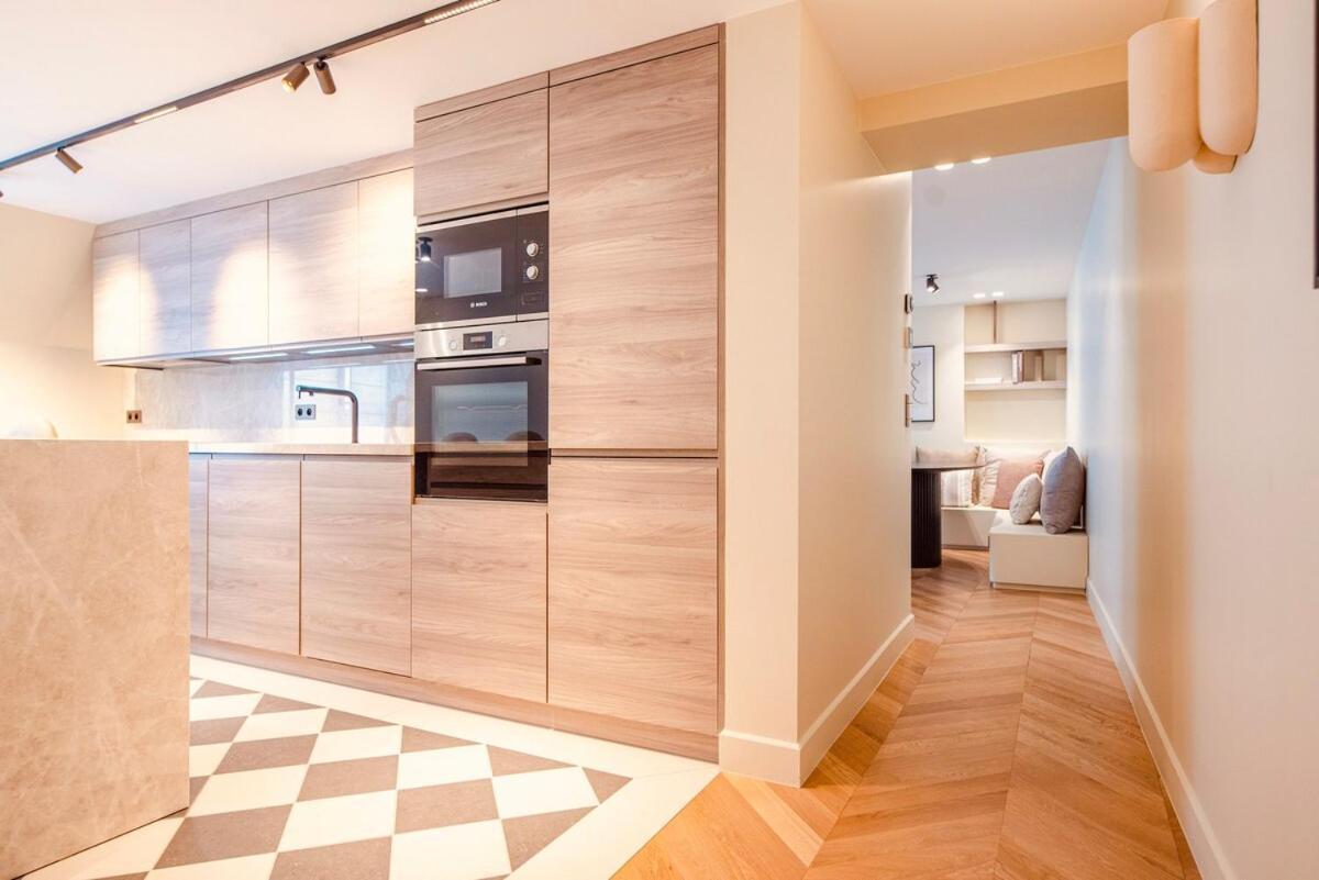 Stylish Triplex With Amazing Terrace Near Louvre Apartment