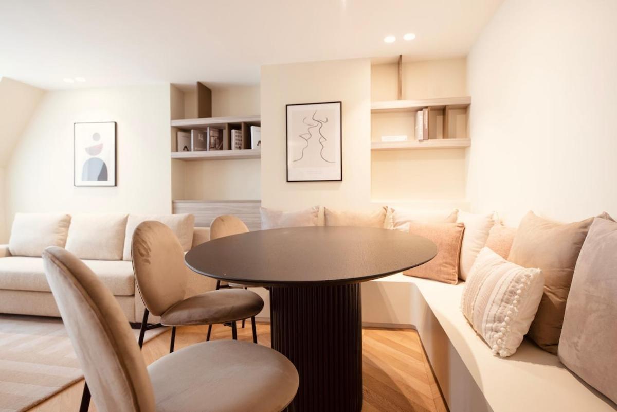 Stylish Triplex With Amazing Terrace Near Louvre Apartment Paris